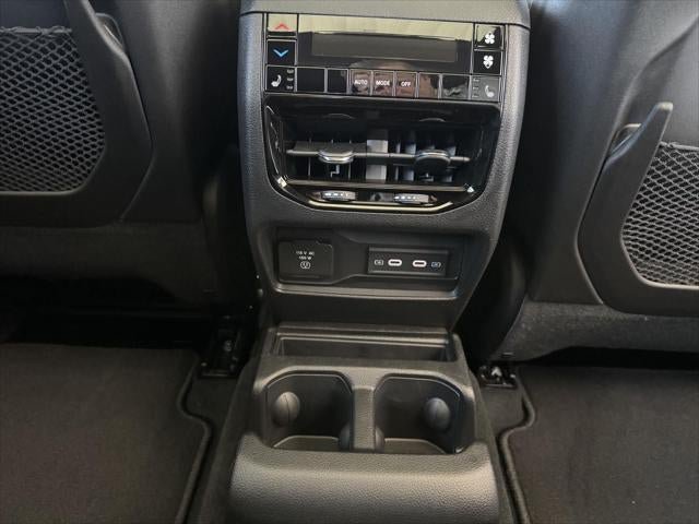 New 2026 Jeep Grand Cherokee L Limited w/ Limited Altitude Package AWD/4WD image 75