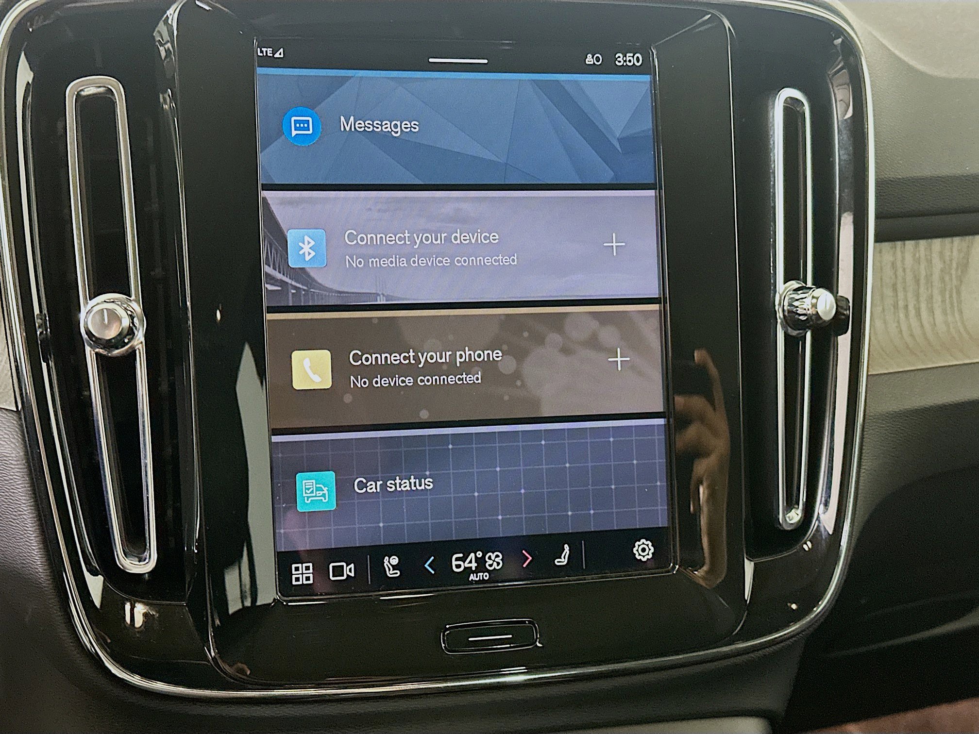 Used 2025 Volvo XC40 B5 Core image 19