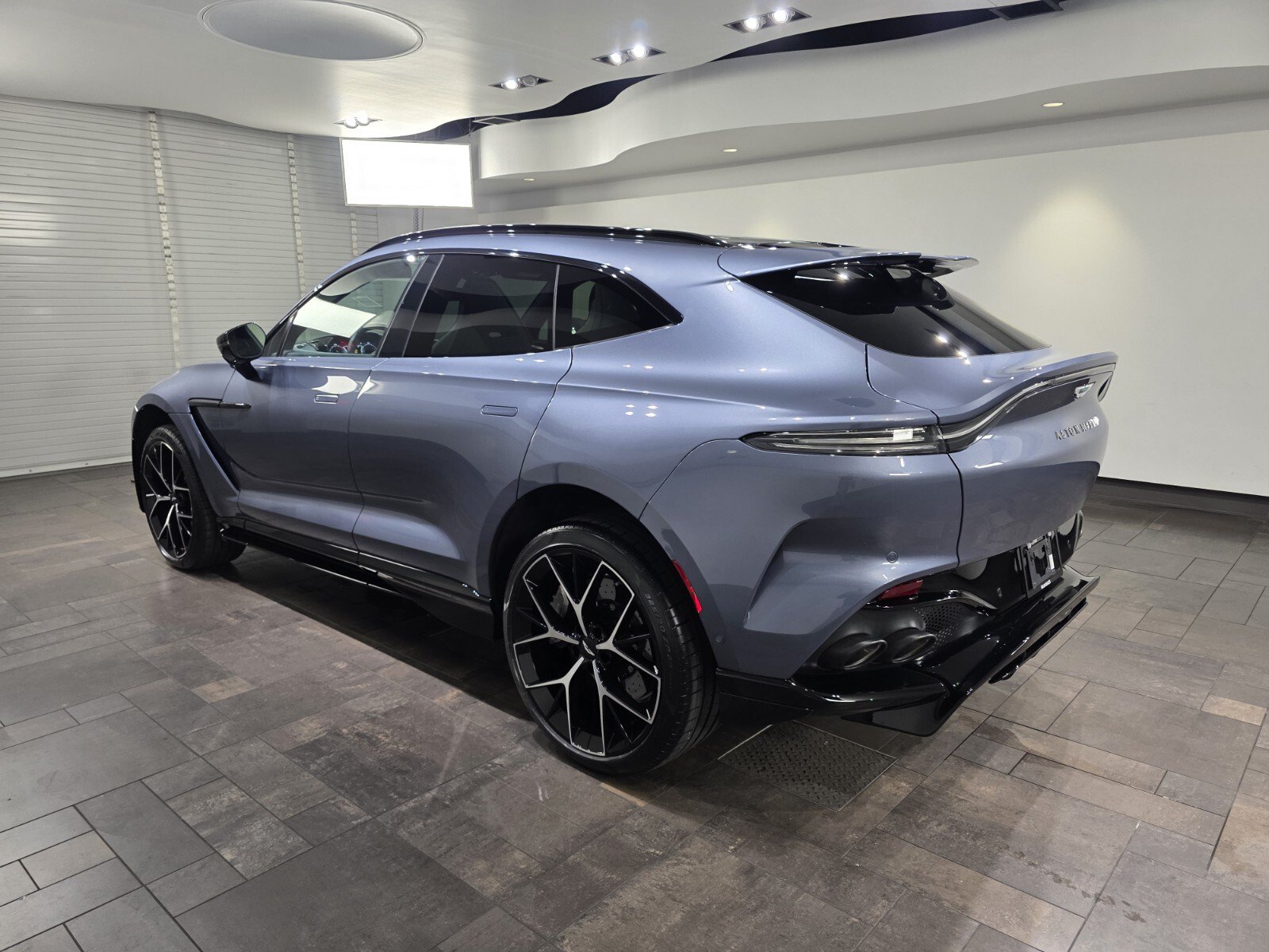Used 2025 Aston Martin DBX 707 AWD/4WD image 2