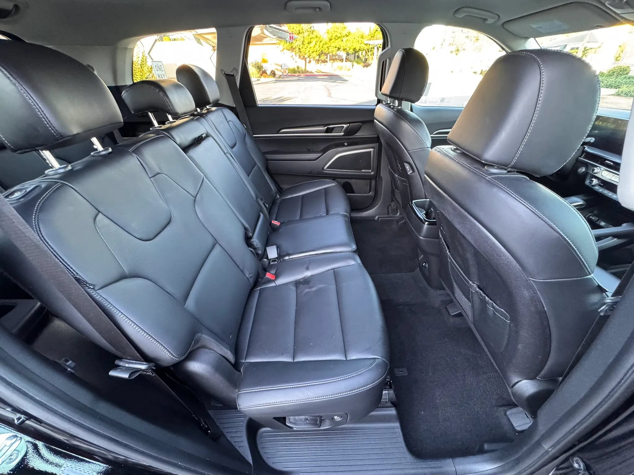 Used 2025 Kia Telluride LX FWD image 14