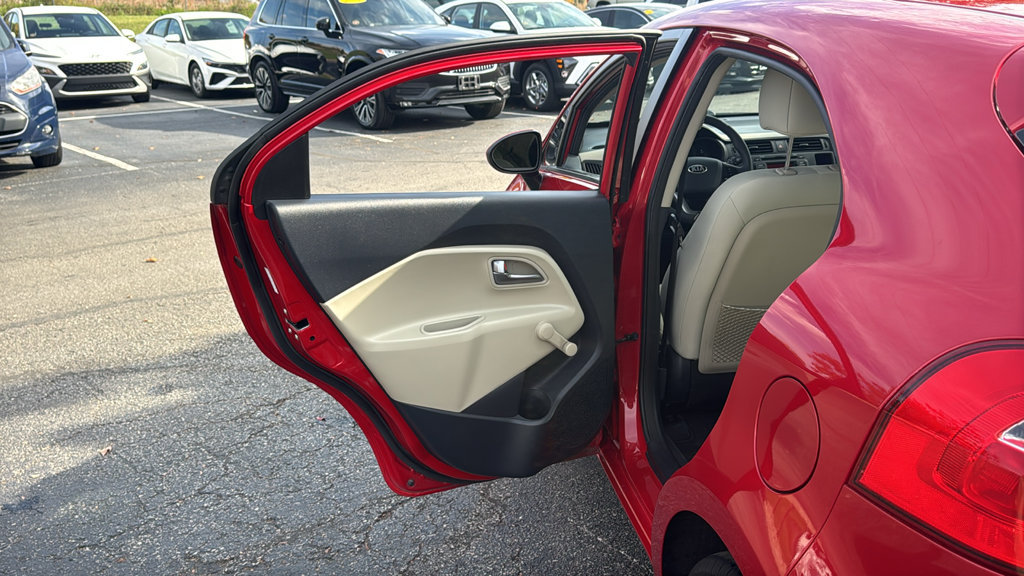 Used 2013 Kia Rio LX FWD image 27