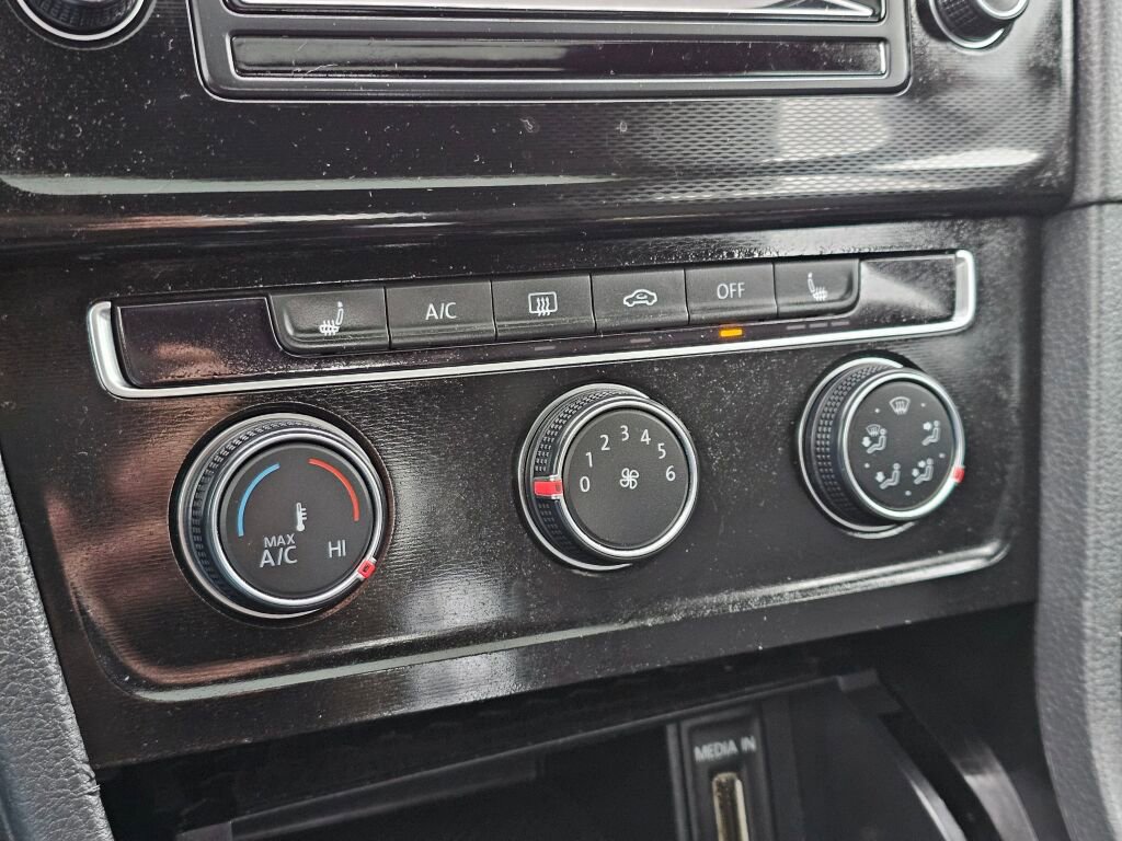 Used 2015 Volkswagen Golf image 24