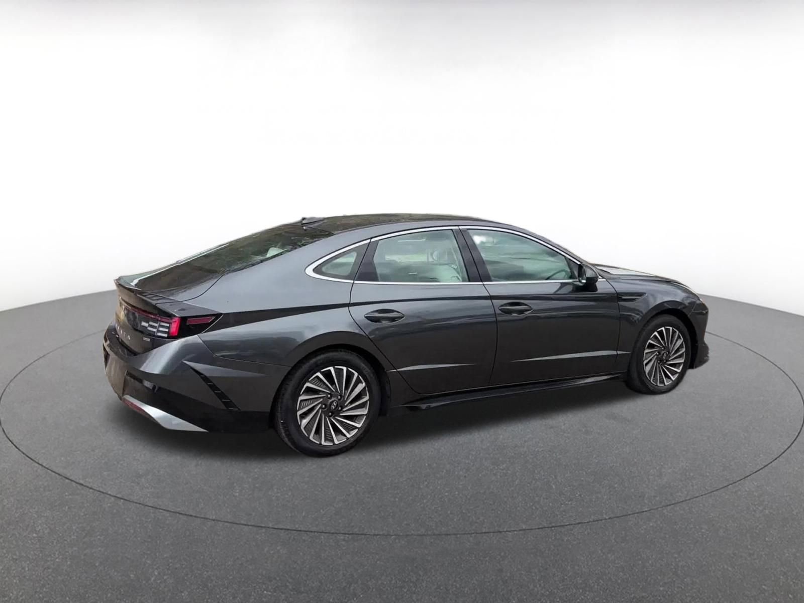 Used 2025 Hyundai Sonata SEL FWD image 14