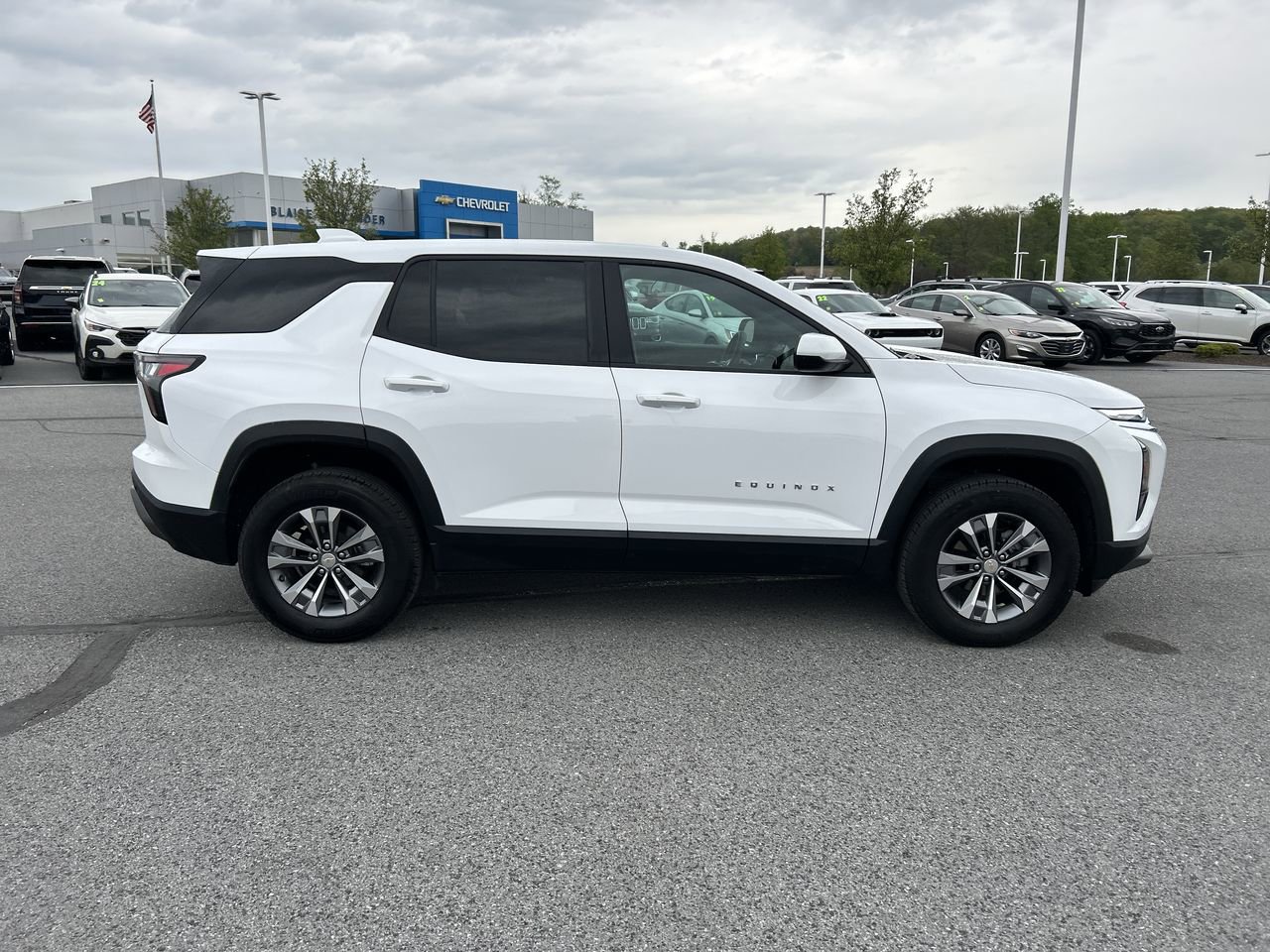 Used 2026 Chevrolet Equinox LT AWD/4WD image 8