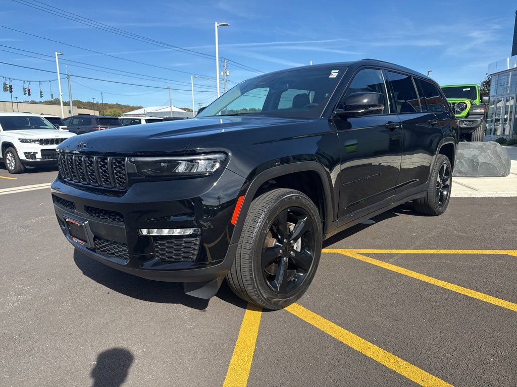 Used 2023 Jeep Grand Cherokee L Limited w/ Black Appearance Package image 3