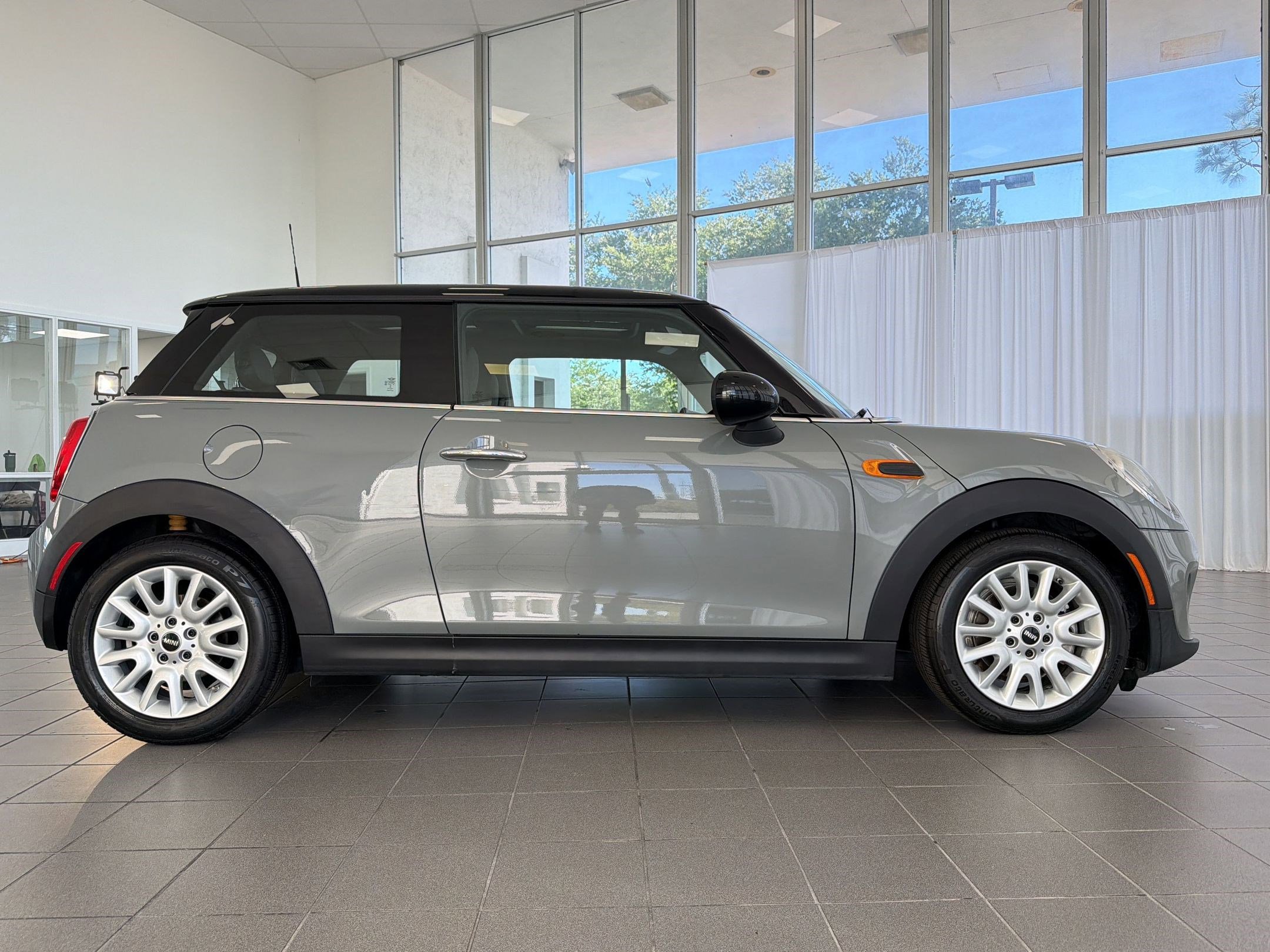 Used 2016 MINI Cooper 2-Door Hardtop FWD image 8