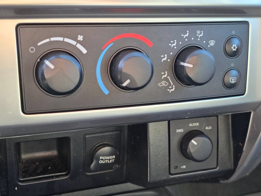 Used 2005 Dodge Dakota SLT w/ Trailer Tow Group AWD/4WD image 26