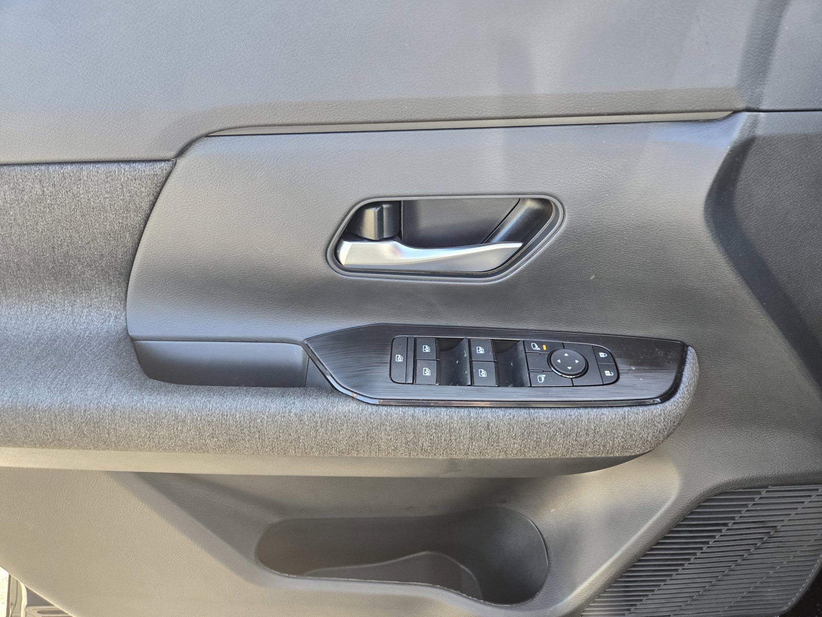 New 2026 Nissan Kicks SV w/ Cold Weather Package FWD image 13