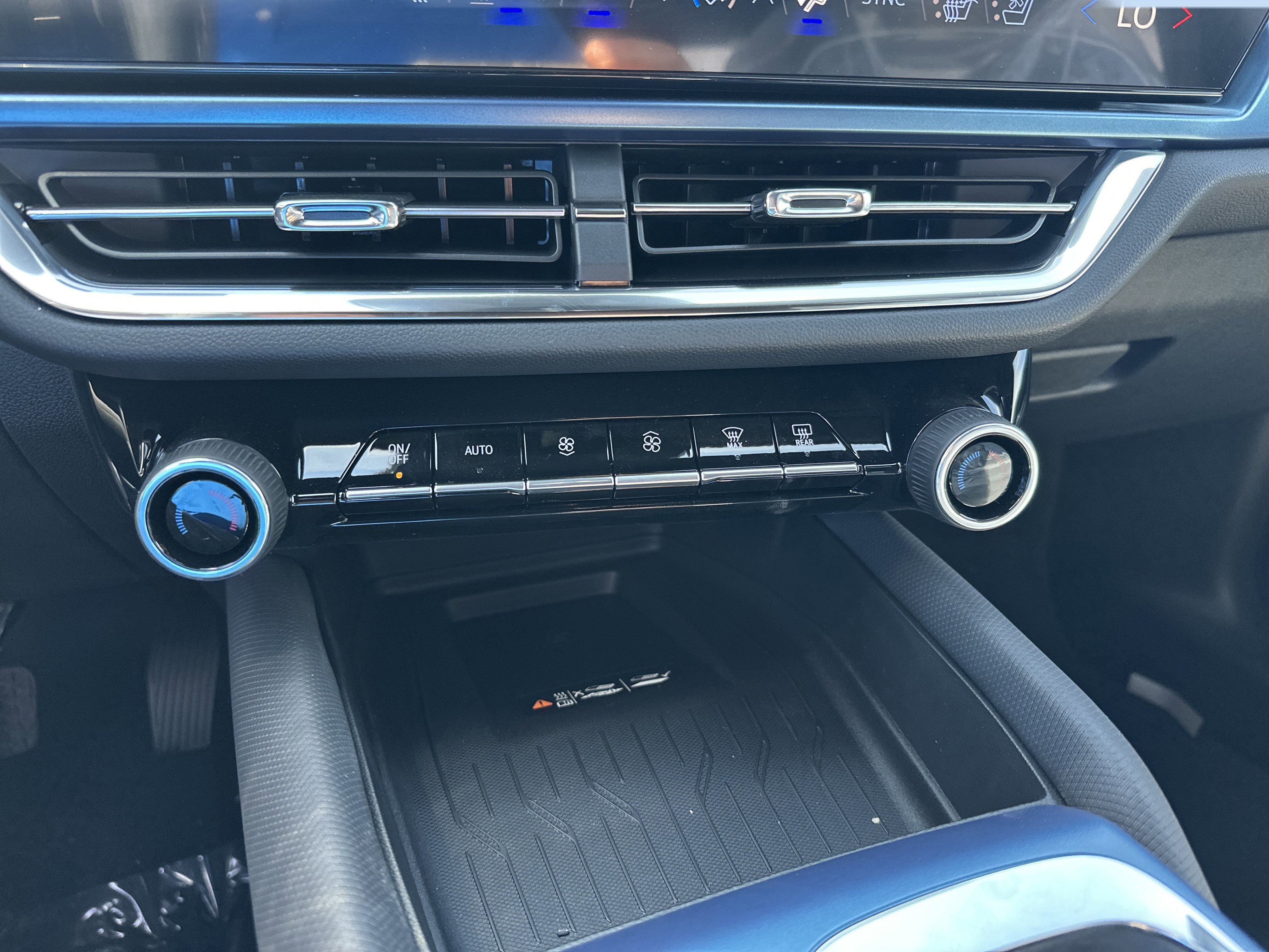 New 2026 Chevrolet Equinox EV LT w/ Convenience Package II image 15