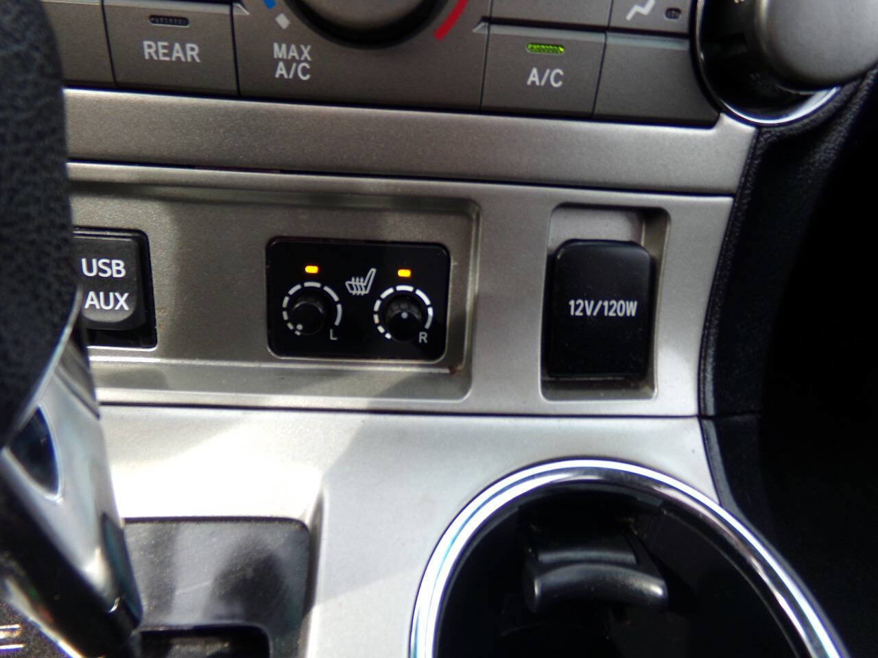 Used 2012 Toyota Highlander SE w/ Tow Pkg image 12