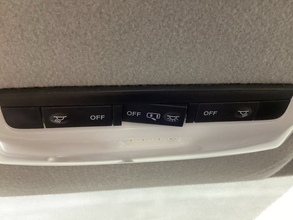 Used 2018 Nissan Kicks SV FWD image 22