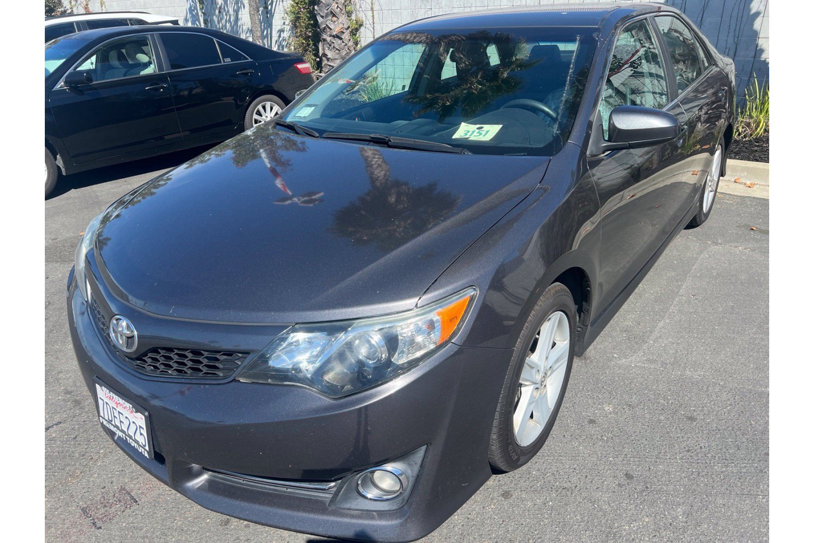 Used 2014 Toyota Camry SE FWD image 3