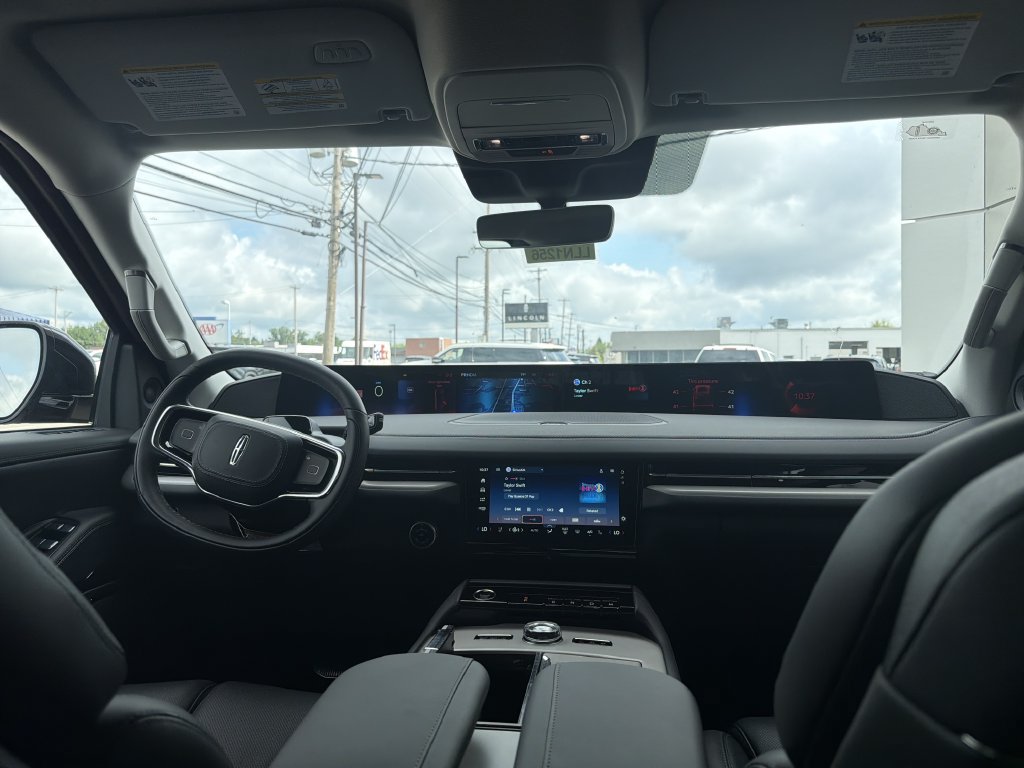 New 2027 Lincoln Navigator L Premier AWD/4WD image 10