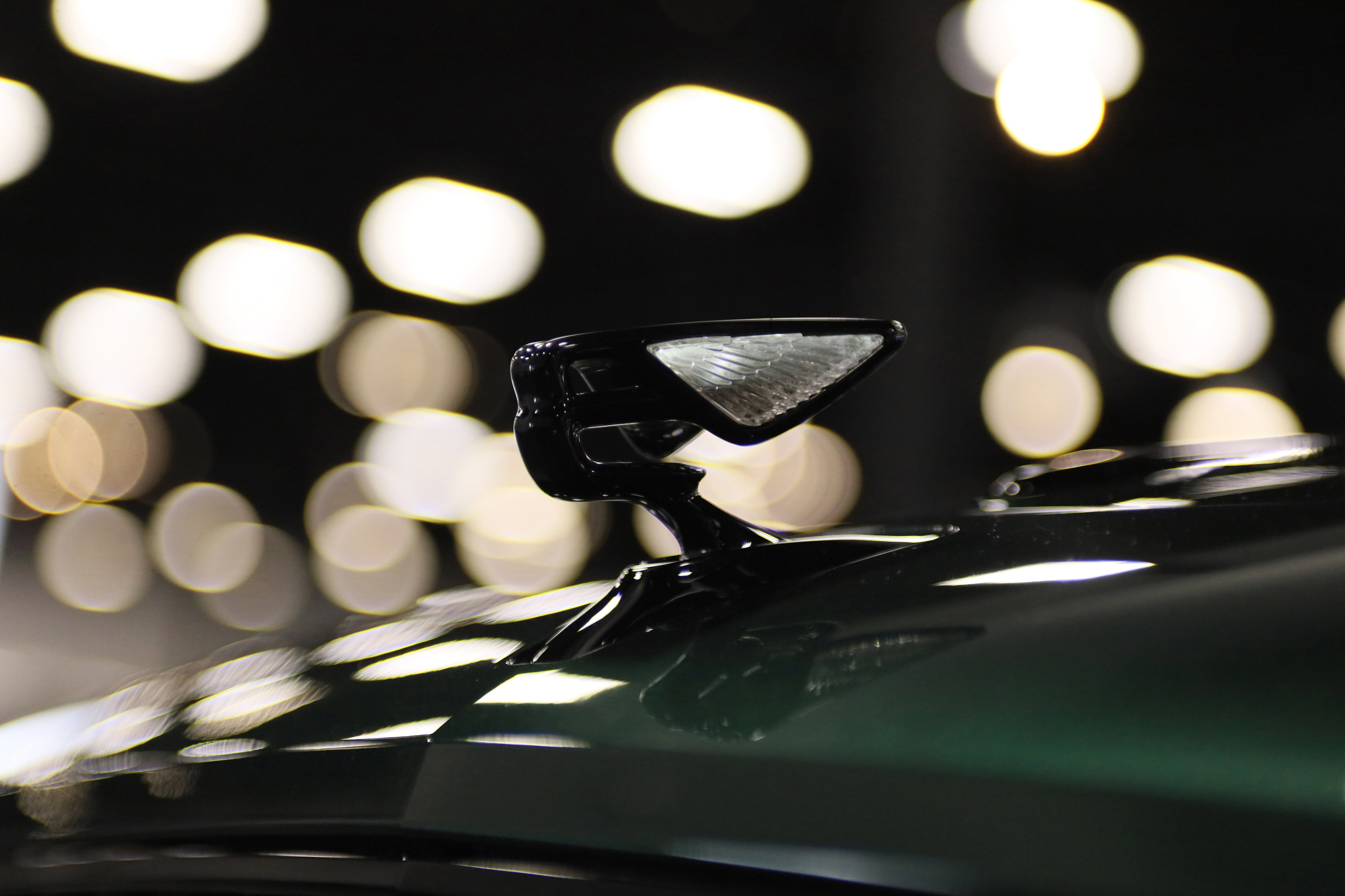 Used 2023 Bentley Flying Spur Plug-In Hybrid AWD/4WD image 4