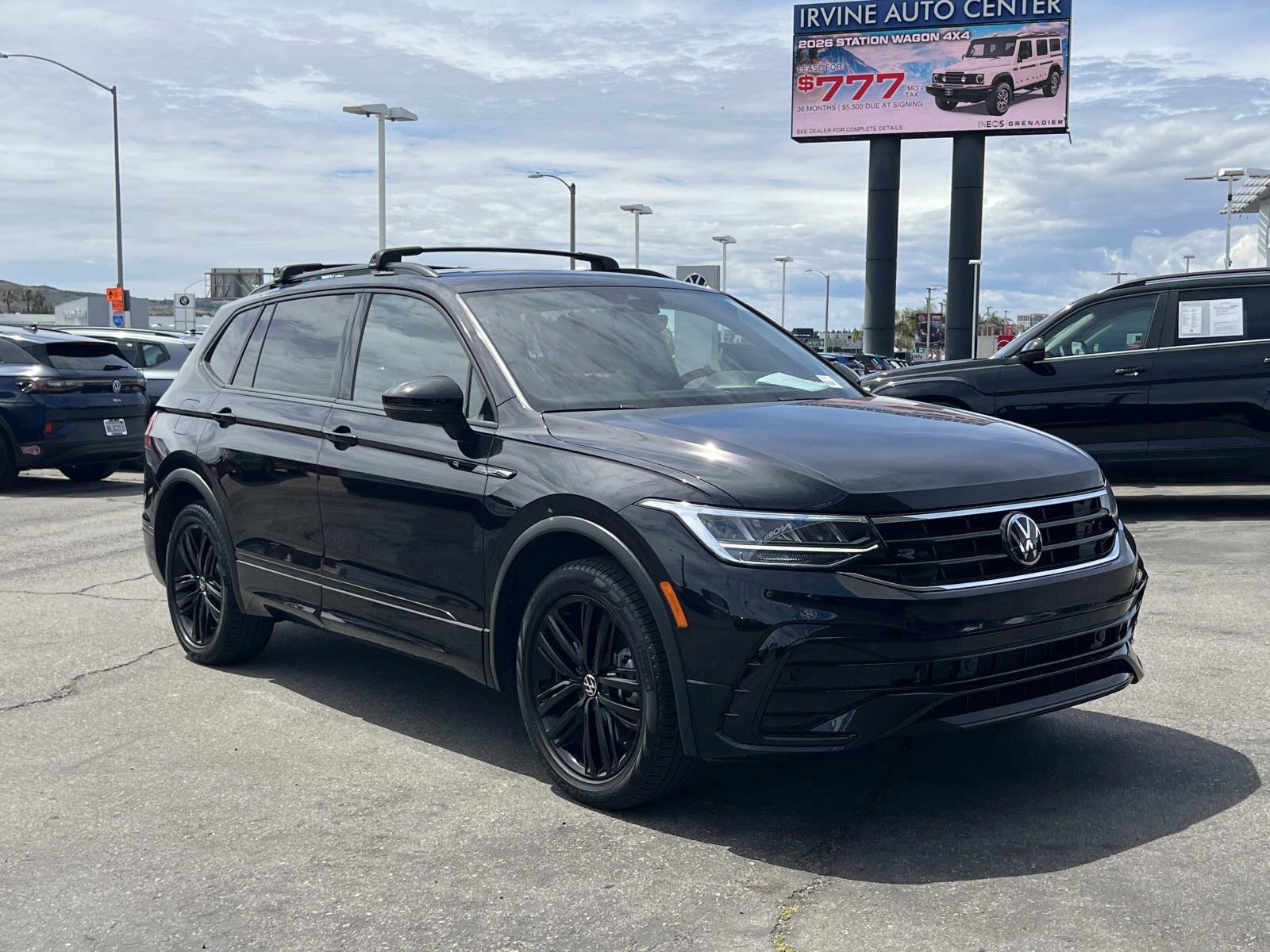 Certified 2022 Volkswagen Tiguan SE R-Line FWD image 29