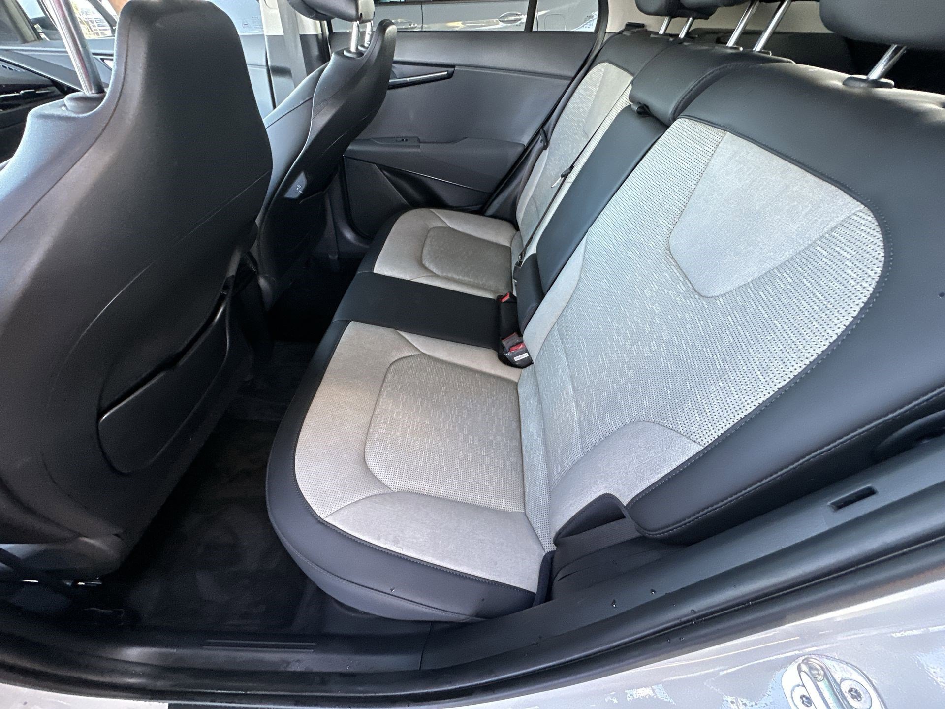 Certified 2024 Kia Niro SX image 27