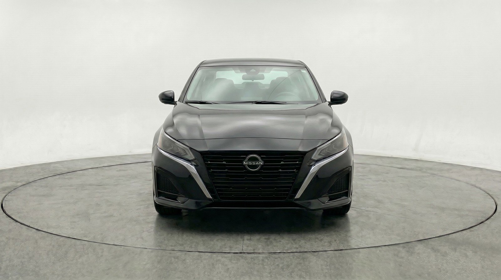 Used 2025 Nissan Altima 2.5 SV FWD image 2
