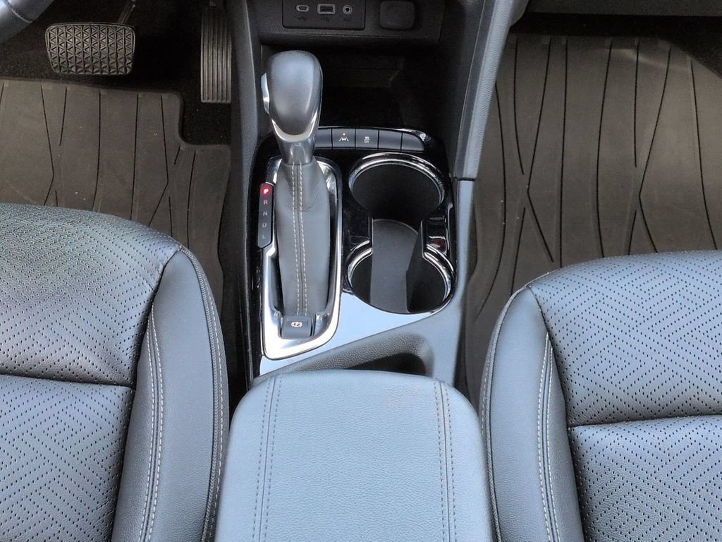 Used 2023 Buick Encore GX Essence w/ Experience Buick Package FWD image 21