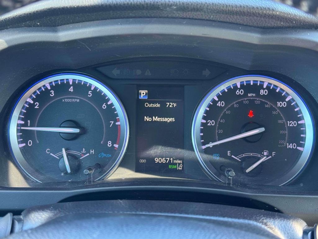 Used 2019 Toyota Highlander XLE image 25