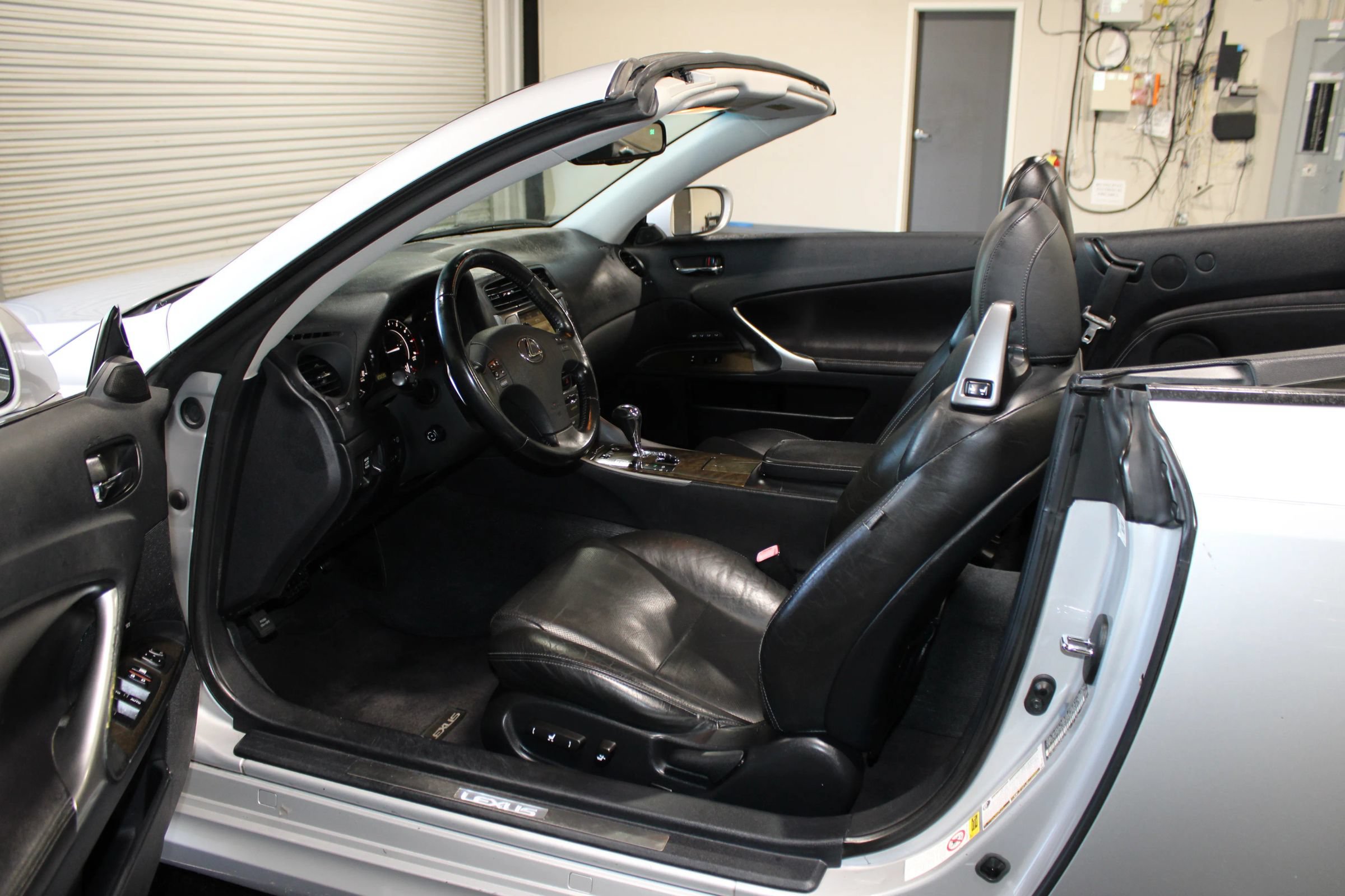 Used 2010 Lexus IS 350C w/ Luxury Pkg RWD image 38
