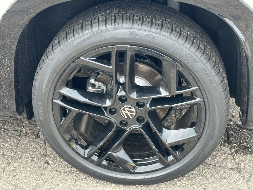 New 2026 Volkswagen Tiguan SE R-Line image 9