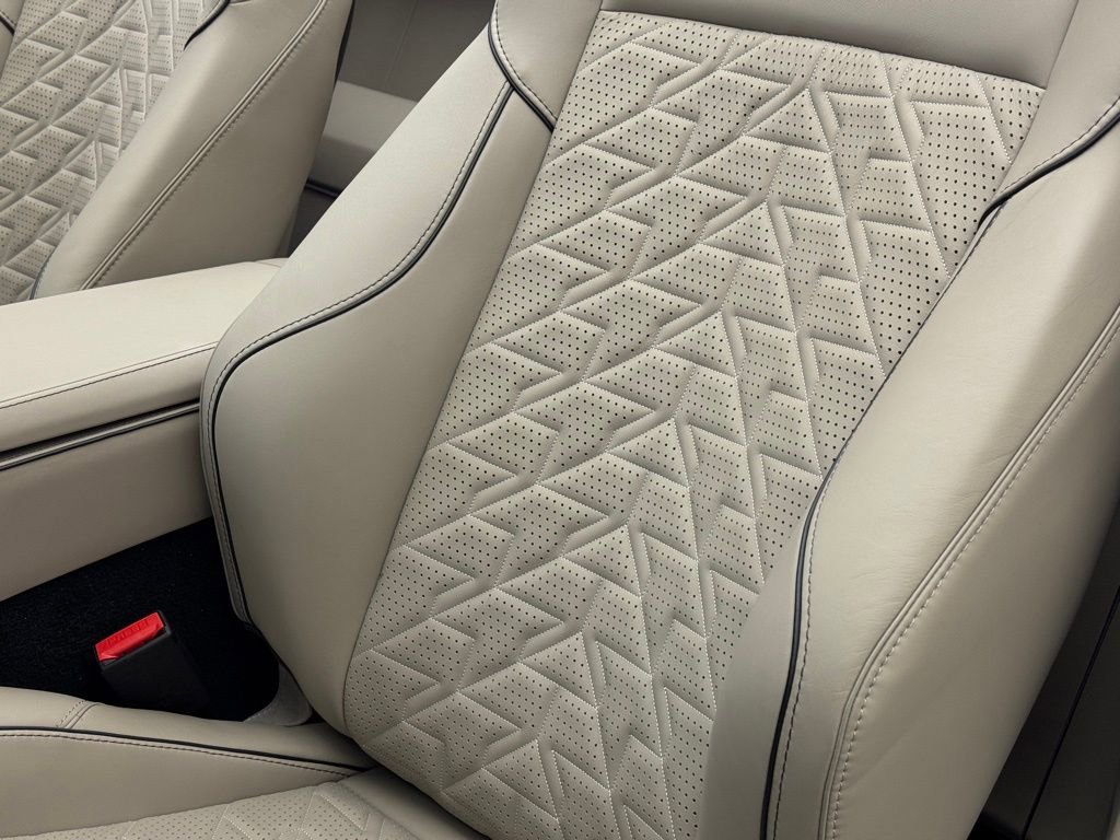 New 2026 Aston Martin Vanquish Convertible image 6