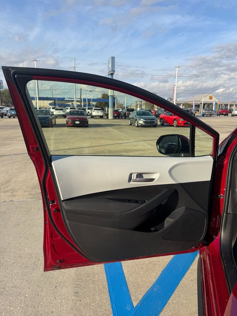 Used 2026 Toyota Corolla SE image 7