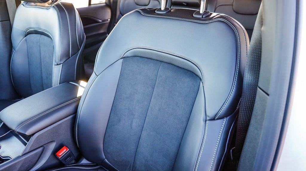 New 2025 Jeep Grand Cherokee Altitude image 26