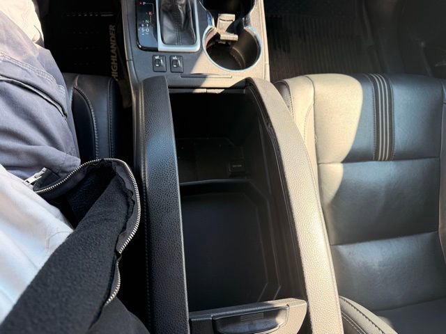 Used 2018 Toyota Highlander SE image 20