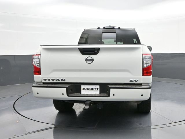 Used 2022 Nissan Titan SV image 11