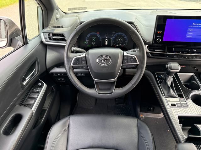 Certified 2025 Toyota Sienna XLE Woodland Edition image 19