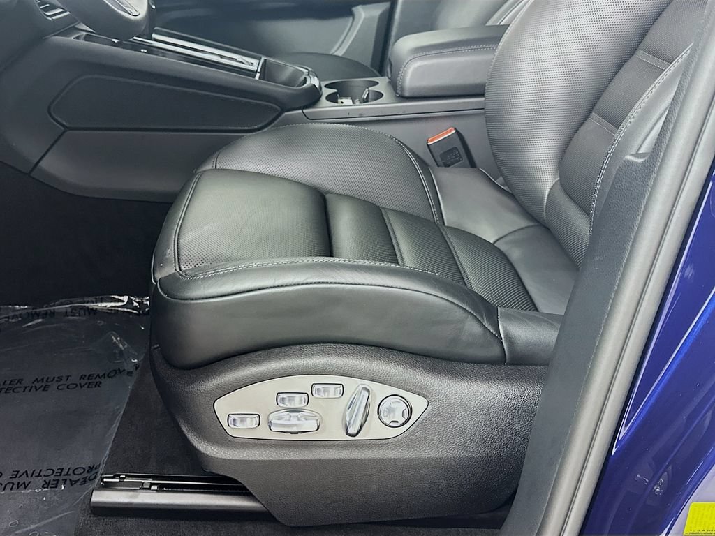 New 2025 Porsche Macan AWD/4WD image 22