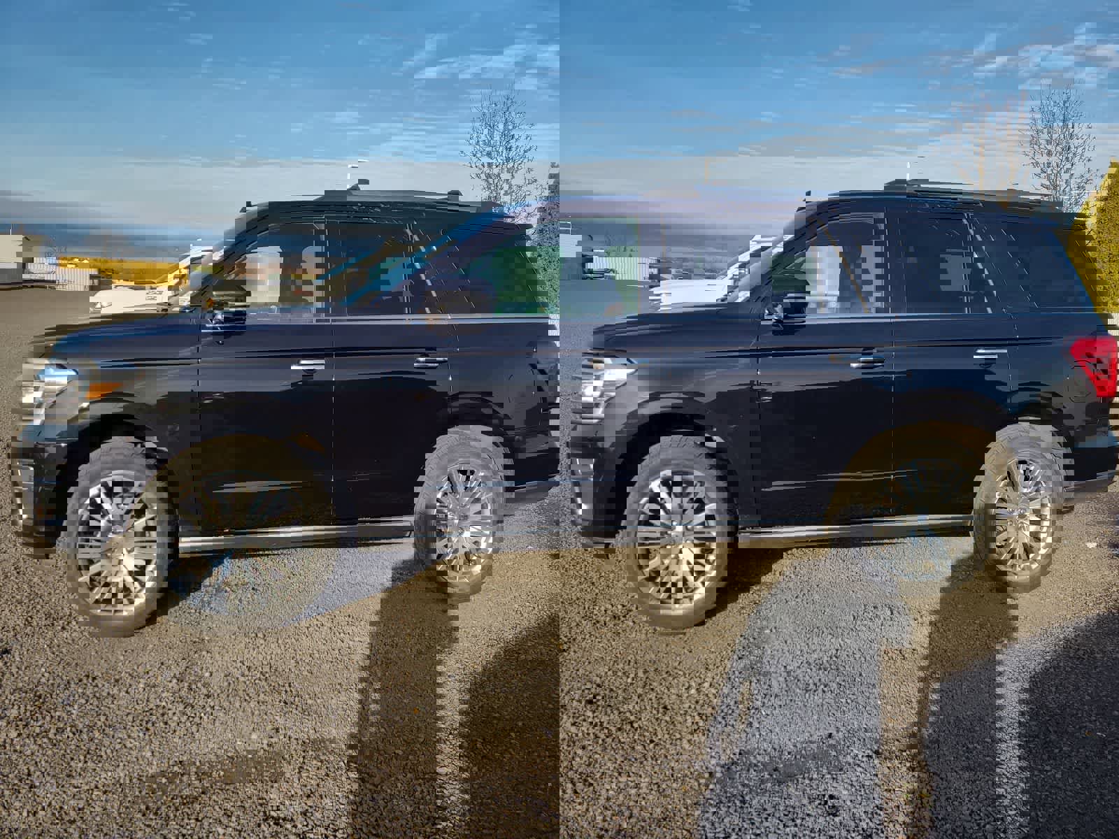 Used 2024 Ford Expedition Limited image 2