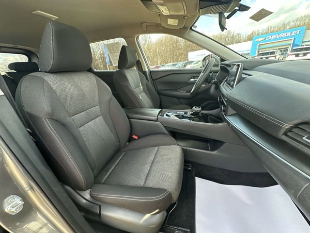 Used 2024 Nissan Rogue SV image 30