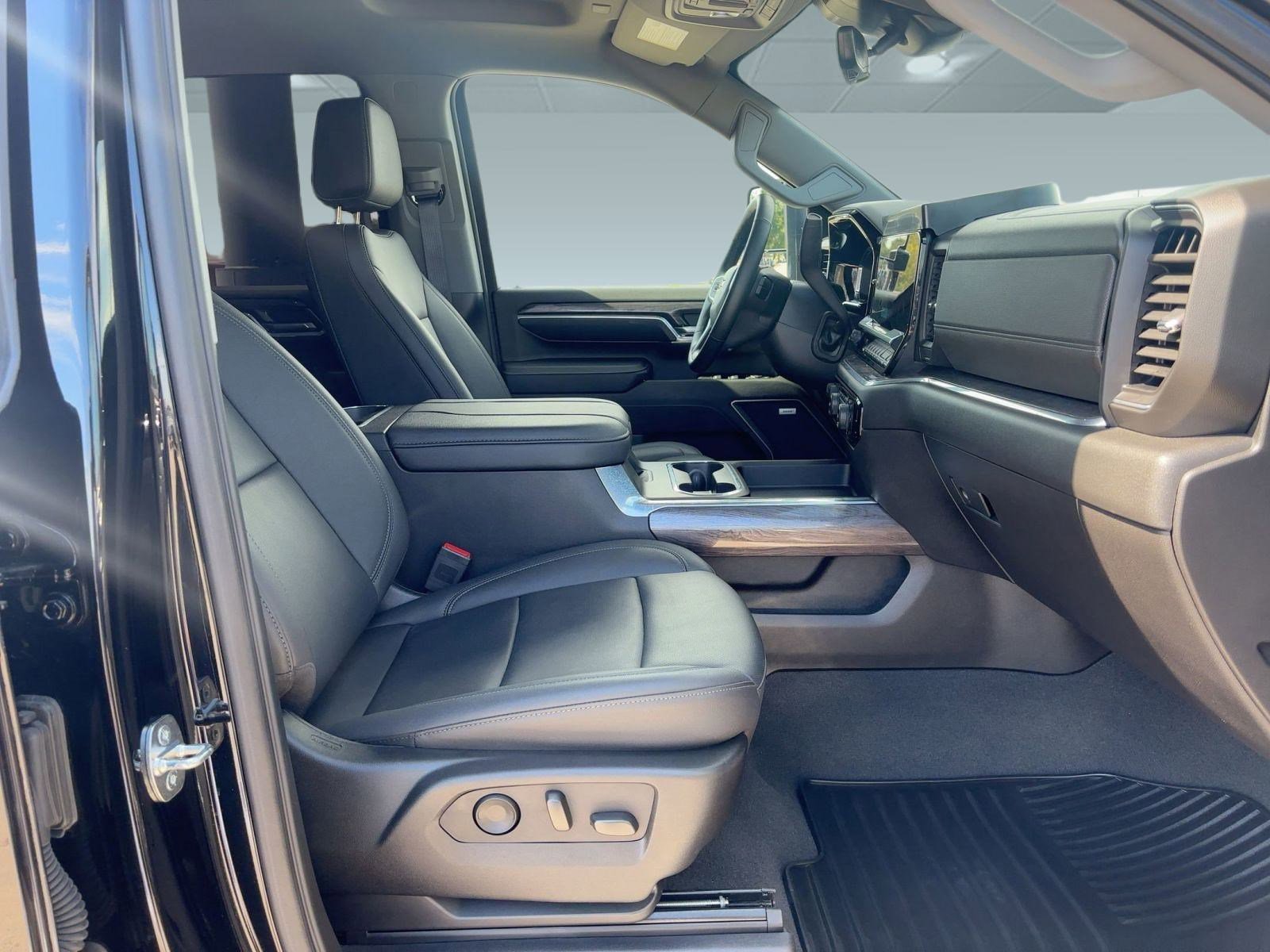 Used 2024 Chevrolet Silverado 2500 LTZ w/ LTZ Plus Package image 29