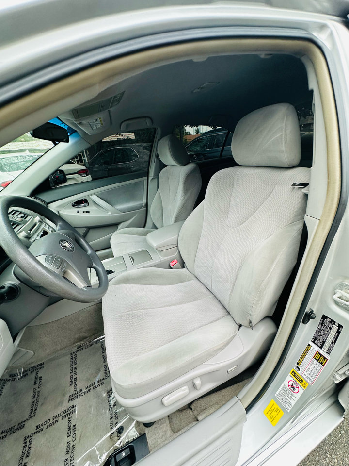 Used 2010 Toyota Camry LE FWD image 16