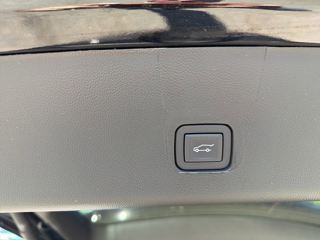 Used 2024 Chevrolet Traverse Premier w/ Redline Edition FWD image 11