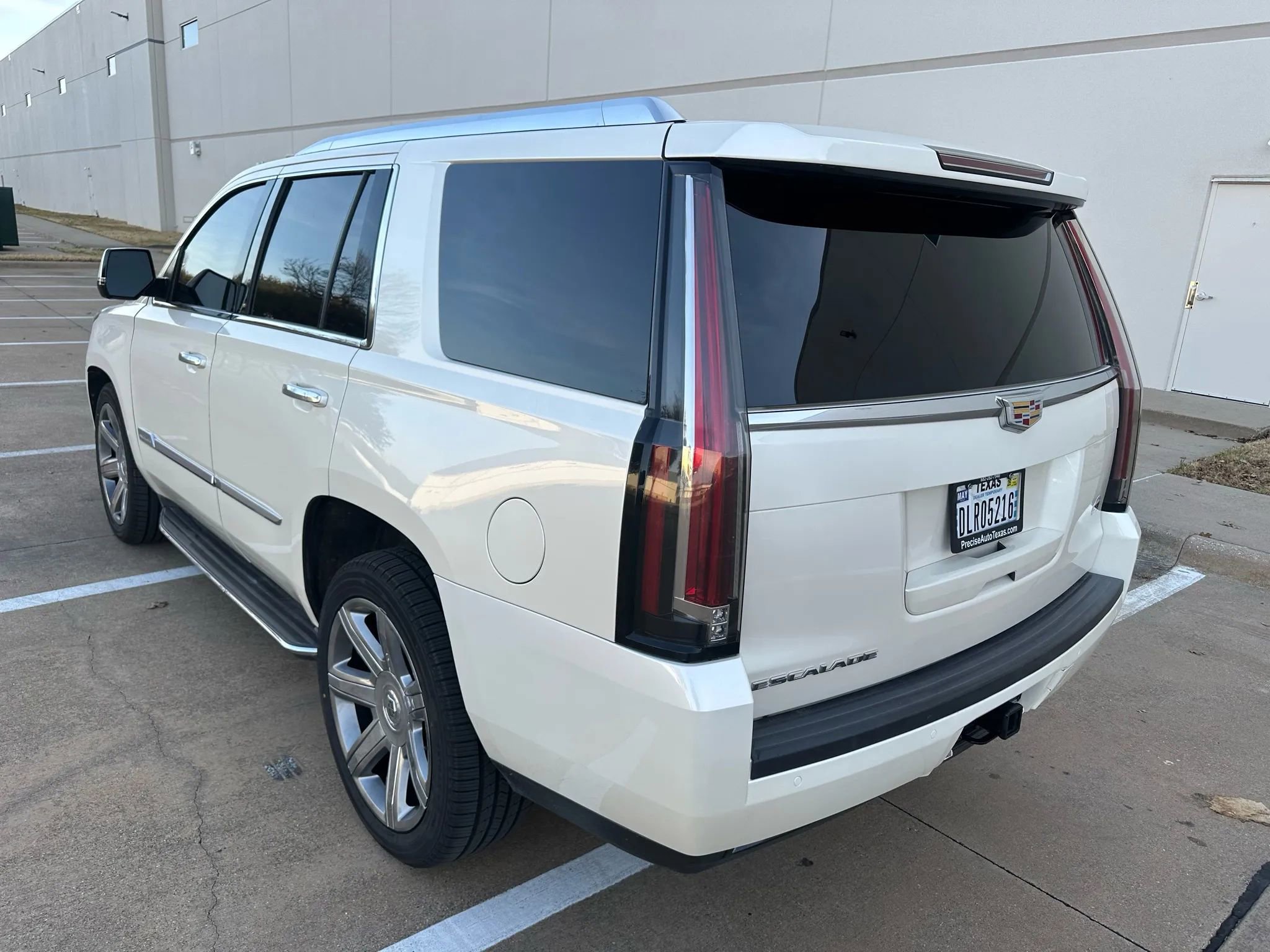 Used 2015 Cadillac Escalade Luxury AWD/4WD image 12