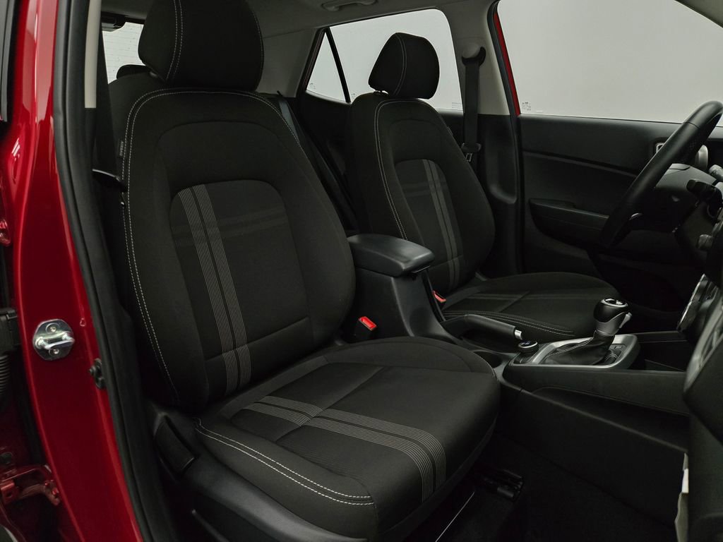 Used 2024 Hyundai Venue SEL image 32