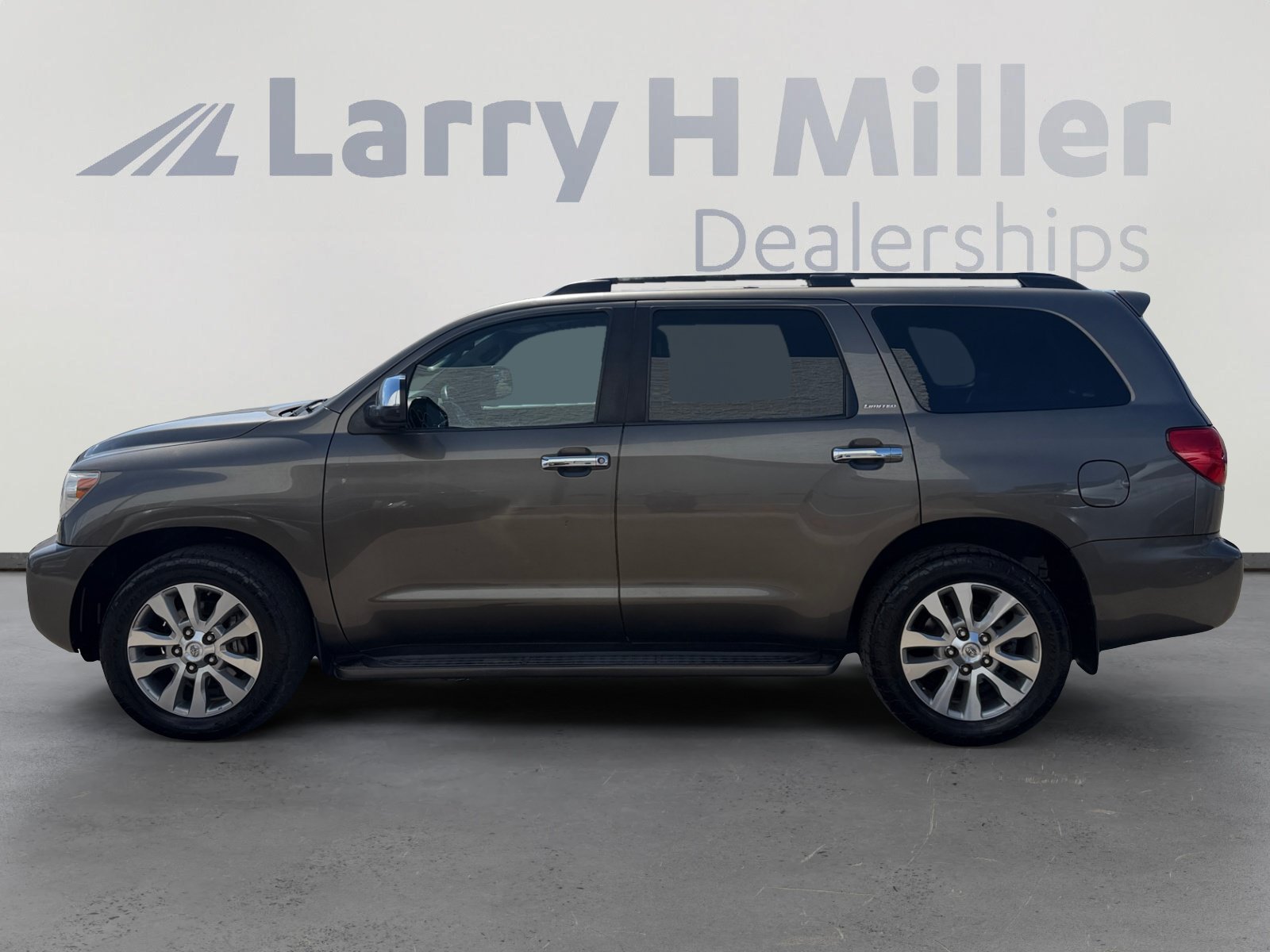 Used 2008 Toyota Sequoia Limited w/ Cold Area Pkg AWD/4WD image 2