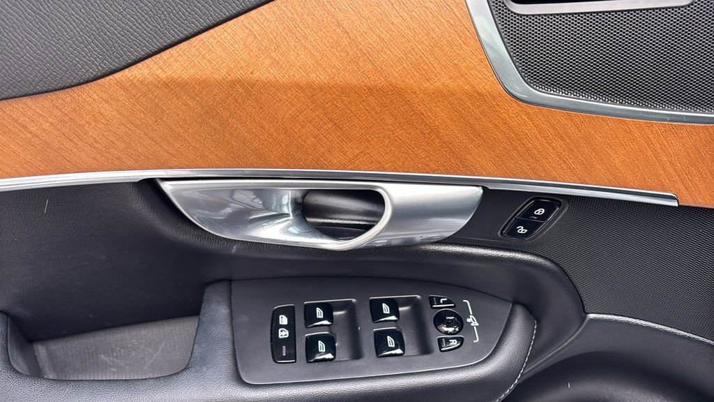 Certified 2023 Volvo XC90 B5 Plus w/ Protection Package Premier image 12