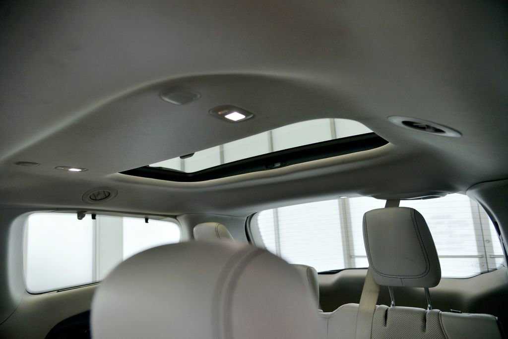Used 2019 Chrysler Pacifica Limited w/ Advanced Safetytec Group image 31