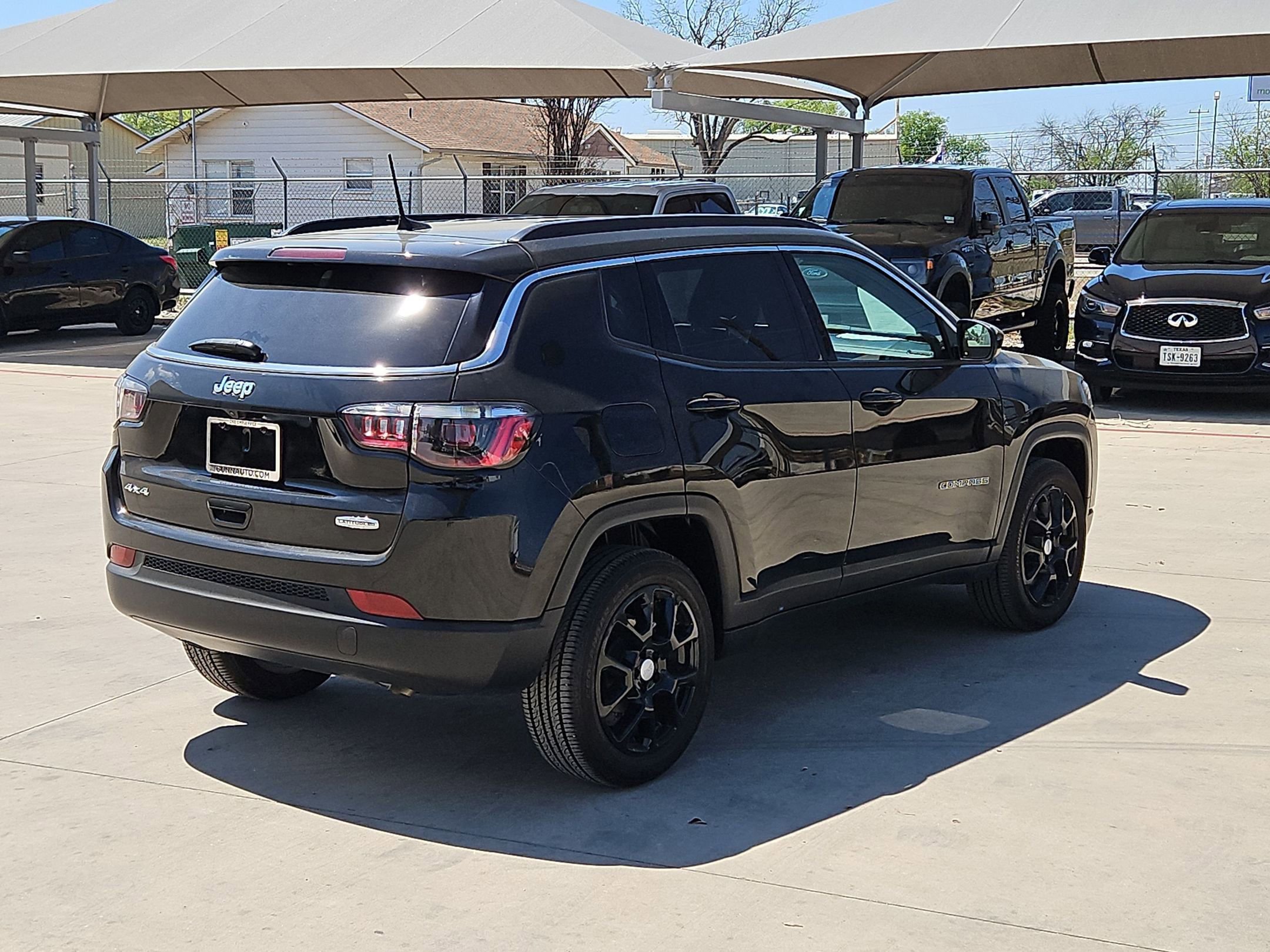 Used 2024 Jeep Compass Latitude image 3