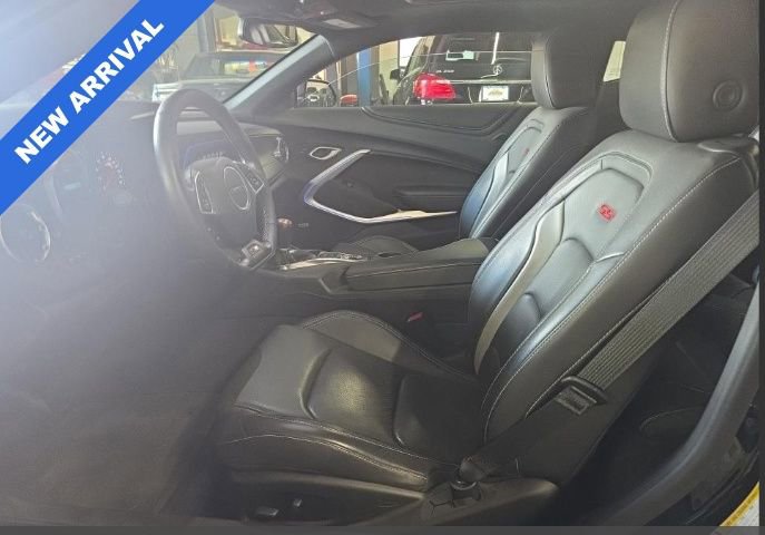 Used 2018 Chevrolet Camaro SS RWD image 4