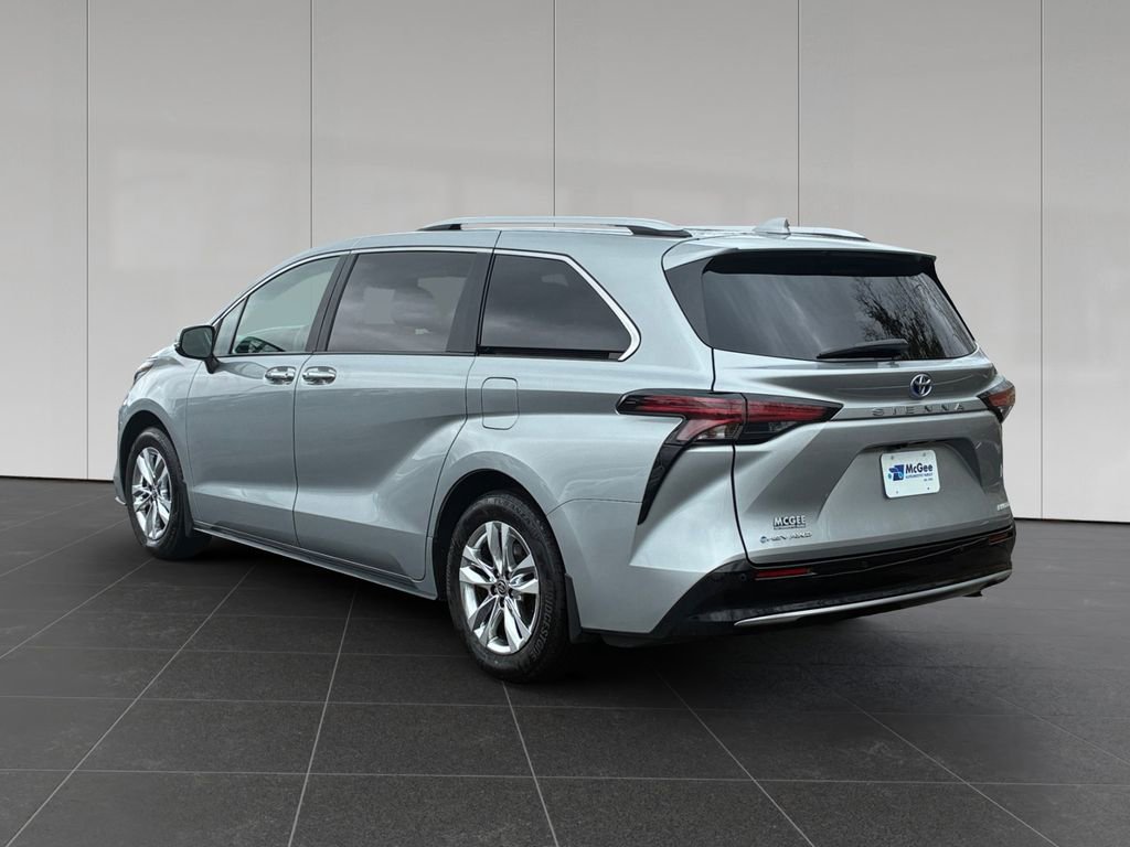 Used 2025 Toyota Sienna Limited AWD/4WD image 3
