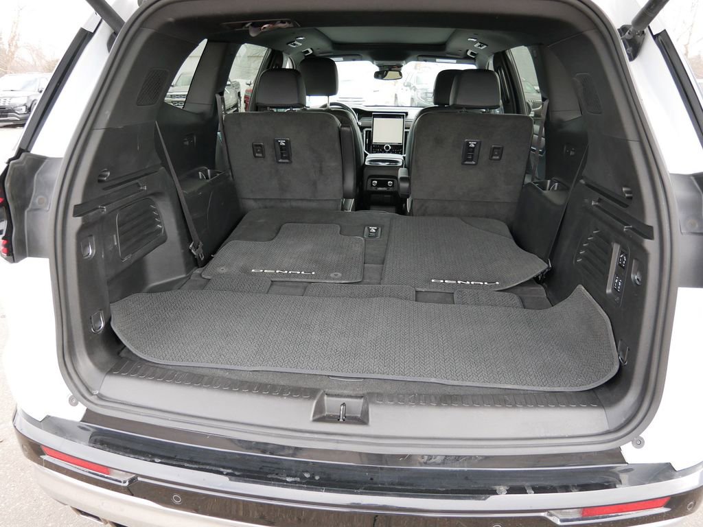 Used 2024 GMC Acadia Denali image 10