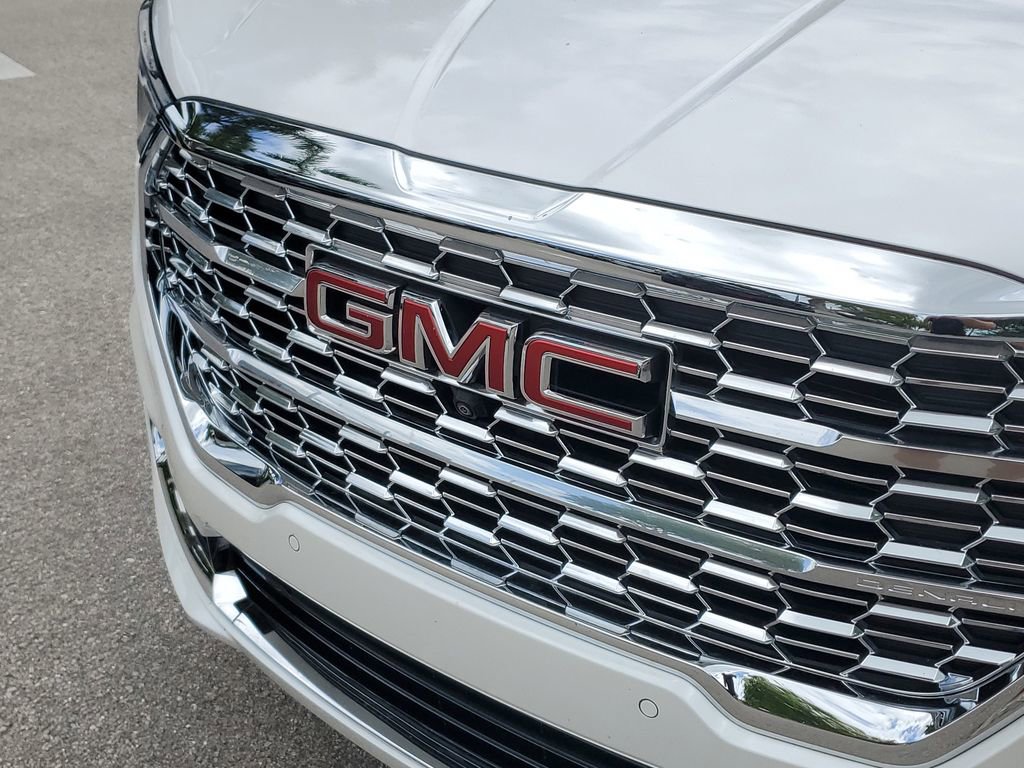 Certified 2023 GMC Terrain Denali w/ Denali Premium Package AWD/4WD image 10