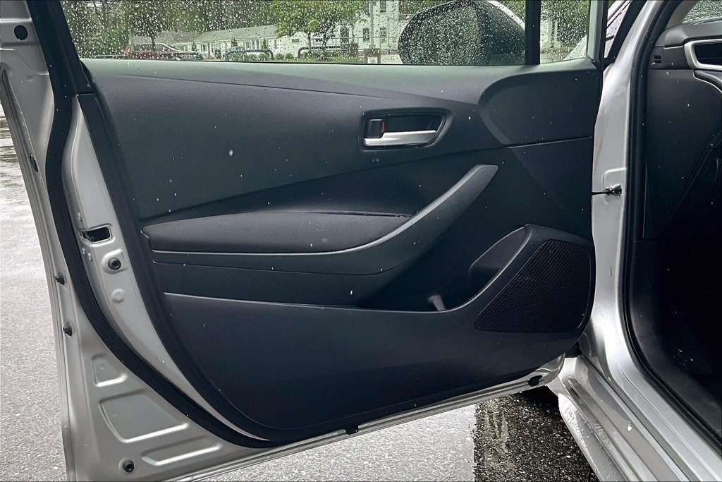 Used 2021 Toyota Corolla LE w/ Carpet Mat Package (TMS) FWD image 9