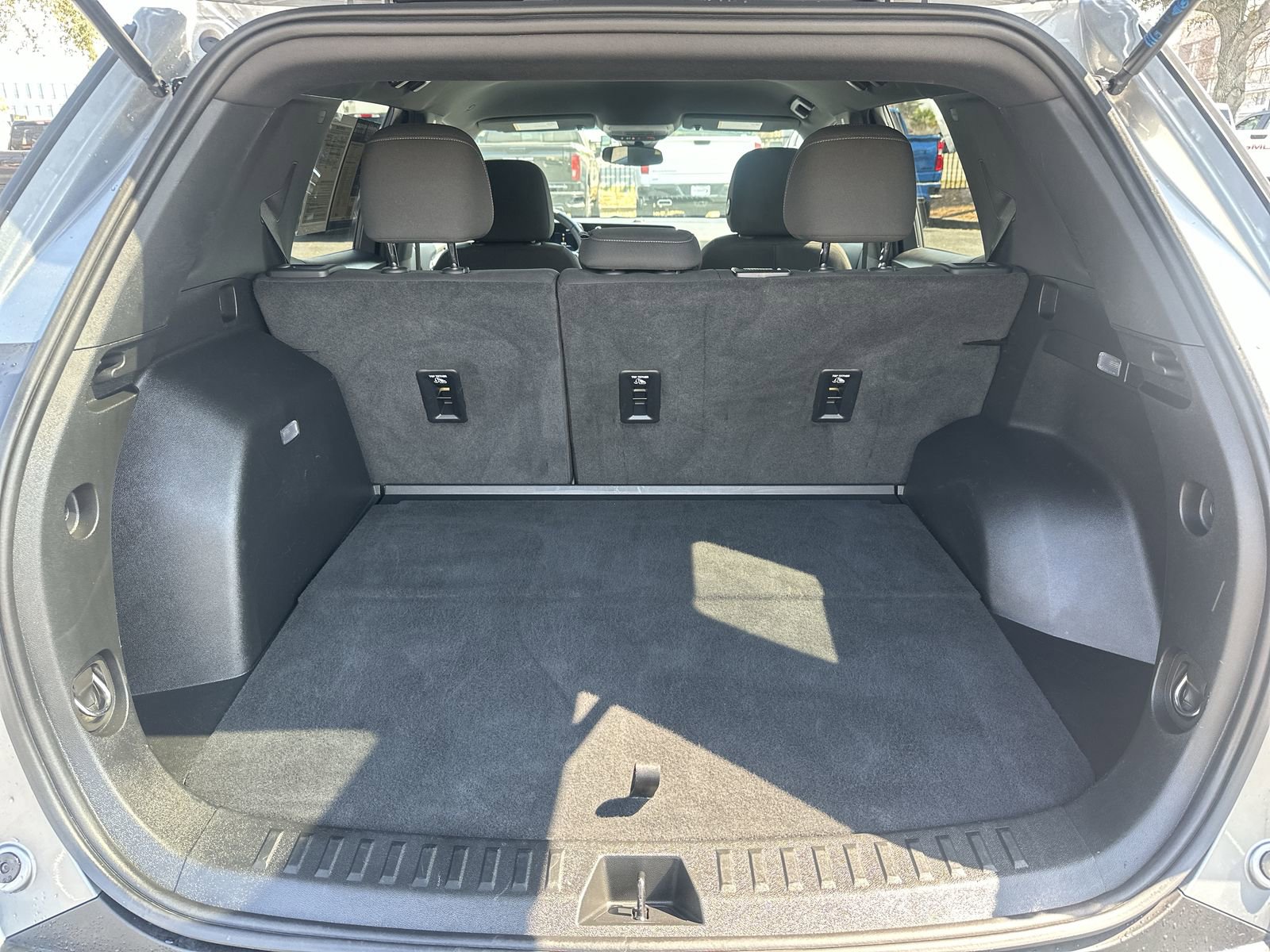 Used 2025 Chevrolet Equinox LT image 32