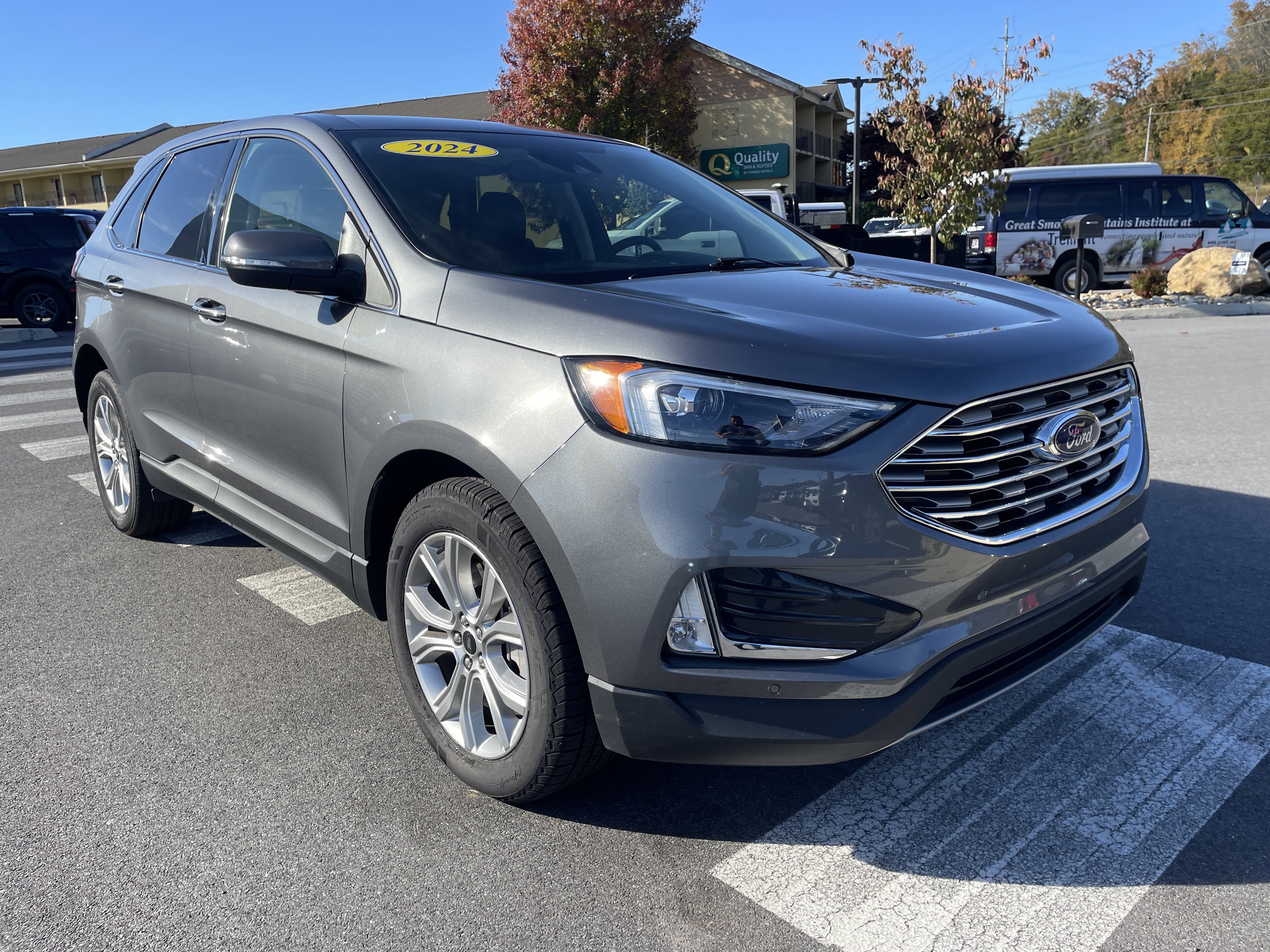 Used 2024 Ford Edge Titanium image 3